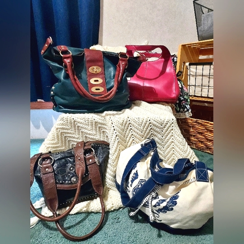 SET OF 4 SHOULDER BAGS
